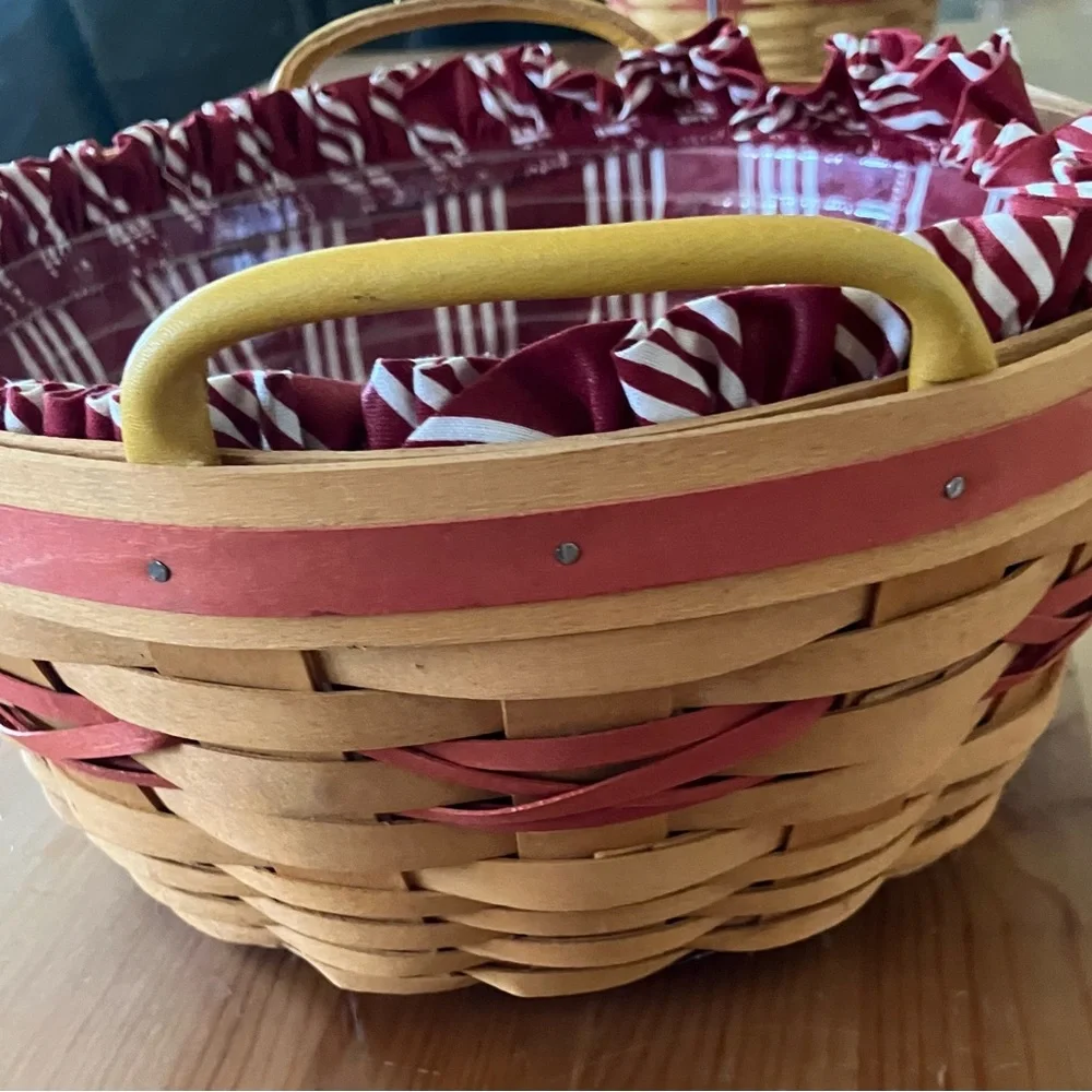 EUC Longaberger 1999 Christmas Collection Popcorn Basket w/protector 10.5”x5”